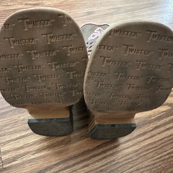 Size 6 toddler twister boots - Picture 2 of 5